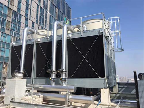 噪聲源中央空調(diào)冷卻塔噪聲標準</p><p>? 依據(jù)《GB3096-2008》《聲環(huán)境質(zhì)量標準》和《中央空調(diào)冷卻塔噪聲標準》 GB22337-2008《社會生活環(huán)境噪聲》兩個標準可知。中央空調(diào)常用的場景是住宅區(qū)和商業(yè)區(qū),配套的冷卻塔標準也符合這些標準。審查我國現(xiàn)行標準顯示,住宅區(qū)、商業(yè)區(qū)白天噪聲應低于60dB(A),工廠生產(chǎn)區(qū)晝間噪聲應低于65dB(A)。這是必須嚴格遵守的硬性環(huán)保標準。夜間還需再降低8-10dB(A),以保證人們的睡眠質(zhì)量。這個行業(yè)的同仁都知道,這不是一個容易達到的標準。不少超市和小區(qū)業(yè)主因噪音水平不夠好而被投訴并責令整改。 </p><p>?空調(diào)冷卻塔噪聲源分析</p><p>?想要降低噪聲,首先要了解噪聲從何而來。根據(jù)我公司多年的行業(yè)維修改造經(jīng)驗分析,噪聲源主要分為兩類:一是機械噪聲,即電機、風機、減速機、<a href=http://www.diyibk.com/tags104_0.html target=_blank class=infotextkey>水泵</a>運轉時產(chǎn)生的噪聲;二是機械噪聲,即電機、風機、減速機、<a href=http://www.diyibk.com/tags104_0.html target=_blank class=infotextkey>水泵</a>運轉時產(chǎn)生的噪聲;二是滴水噪聲,由冷卻水滴水、濺水引起。聲音在冷卻塔中回蕩,增加噪音分貝。根據(jù)物理知識,從源頭上降低噪音是最有效的手段,所以我公司從設計的那一刻起就提供冷卻塔降噪服務。 </p><p>??空調(diào)冷卻塔的處理措施</p><p>??1、標配低噪音電機,從源頭大幅降低噪音。配備低速大功率風扇,由優(yōu)質(zhì)皮帶輪減速機驅動,將運行噪音降低到可接受的范圍。<a href=http://www.diyibk.com/tags104_0.html target=_blank class=infotextkey>水泵</a>是冷卻塔的外部附件。我們公司不直接提供。客戶可以從我們這里購買,也可以購買一線品牌的產(chǎn)品。一分錢一分貨,好的產(chǎn)品自然噪音低。 </p><p>?2、解決機械噪音后,仍有滴水的噪音:我公司方塔配有集水器,緩沖收集水滴,防止其直接落入底部盆或撞擊塔壁。 。如果想進一步降低噪音,可以鋪一層吸音毯,可以降低噪音2-3分貝。但我公司不生產(chǎn)消音毯,需要從外部采購。 </p><p>?3、塔筒消音配件,如關鍵部位的消音器以及選裝的風裙、風罩等,可以在一定程度上降低噪音。值得一提的是,我公司的導風產(chǎn)品可以控制噪音的方向,在廠房和住宅區(qū)混合的區(qū)域表現(xiàn)尤其出色。 </p><p> 4.其他物理措施,例如仔細選擇安裝位置,例如安裝在屋頂上。中央空調(diào)冷卻塔大多安裝在屋頂上,這樣就不會影響下面的樓層。冷卻塔周圍還可以加裝隔音墻。注意不能堵塞冷卻塔的進風口。例如,橫流式冷卻塔進風口三米范圍內(nèi)不應有墻狀障礙物。另一個塔架與基礎之間可加裝減震墊片,也有很好的效果。 </p><p> 考慮到人民群眾的健康和幸福,環(huán)保要求越來越高。中央空調(diào)是提高人們生活質(zhì)量的設備,與之配套的冷卻塔也擋不住。提供主機動力的廣東康明節(jié)能空調(diào),可提供相應的選型和現(xiàn)場施工方案,并提供長期的技術支持服務。 </p> <p><center><img src= 中央空調(diào)冷卻塔噪聲源